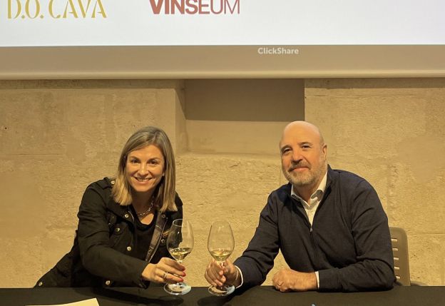 Marta Vidal, presidenta del Consell Regulador de la D.O. Cava, i Raimon Olivella, president de VINSEUM Marta Vidal, presidenta del Consell Regulador de la D.O. Cava, i Raimon Olivella, president de VINSEUM