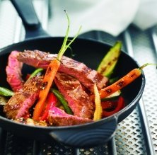 Filete de ternera con verduras y mostaza