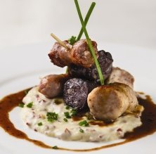 Brocheta de butifarra y Parmentier de ibérico