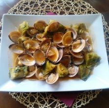 Corazones de alcachofa con almejas y aroma de Jabugo