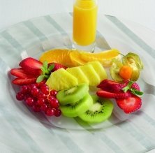 Ensalada de frutas variadas con zumo de naranja