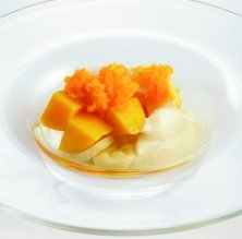 Parfait de coco y frutas tropicales