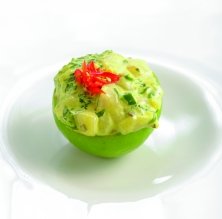 Lima rellena de tártaro de vieires