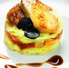 Lasaña de patata con 'foie gras' y cebolla caramelizada