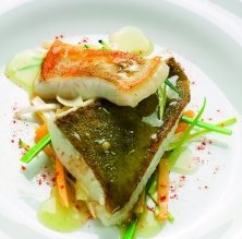 Turbot amb patata novella amb verdures de lhort