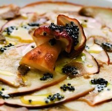 Carpaccio de boletus con caviar de arenque