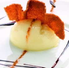 'Menjar blanc' con crujiente de canela