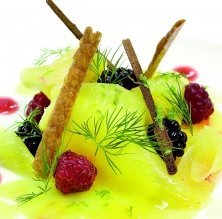 Carpaccio de piña con kirsch