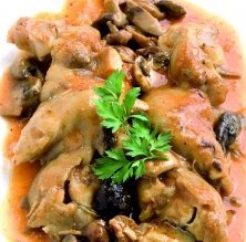 Pies de cerdo con setas de la temporada