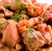 Albóndigas con sepia y gambas