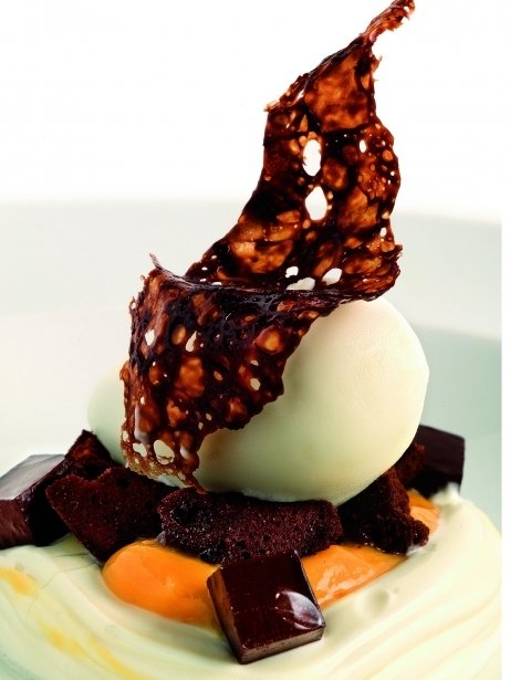 Tocino de cielo de cacao, yogur y sorbete de limón