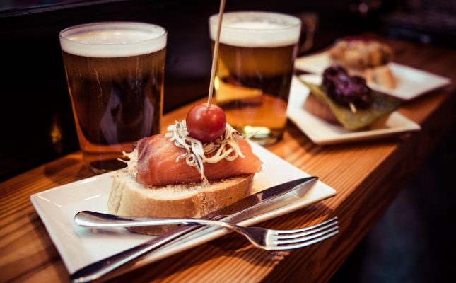 Pintxo i cervesa Estrella Damm