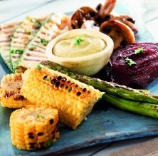 Verduras a la plancha con allioli de almendra