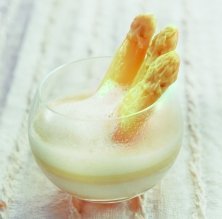 Espárragos blancos con espuma de mayonesa