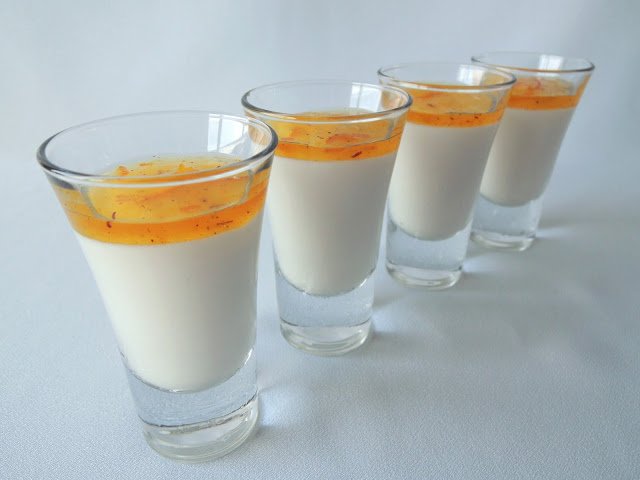 Mousse de requesón con mermelada de naranja, azafrán y vainilla