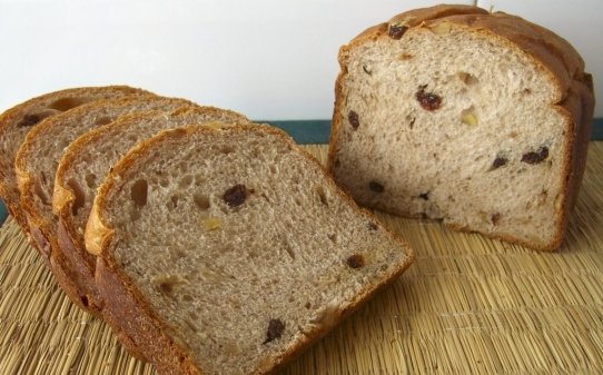 Pan de leche con nueces y pasas