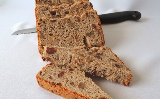 Pan de pasas y nueces con harina de trigo