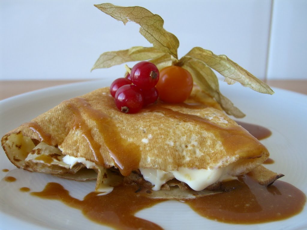 Creps de gelat de vainilla amb salsa de toffee