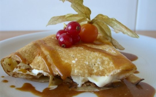 Creps de gelat de vainilla amb salsa de toffee