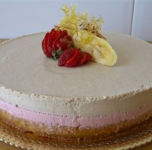 Pastel de fresa y plátano