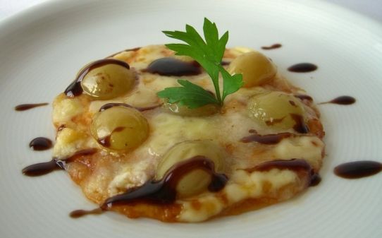 Pastel de quesos y uva de Mireia Carbó