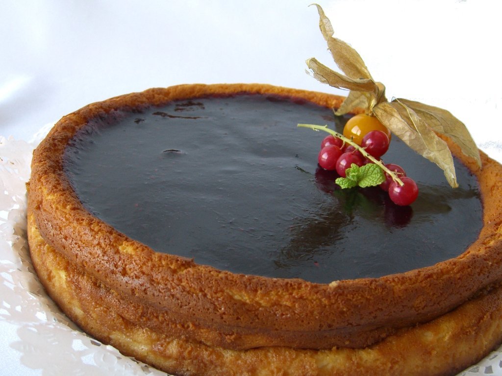 Pastel de requesón y frutos rojos