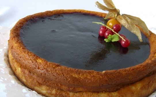 Pastel de requesón y frutos rojos