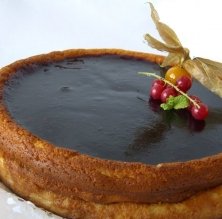 Pastel de requesón y frutos rojos