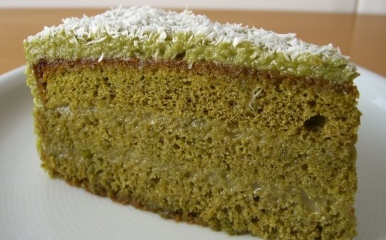 Pastel de té matcha, coco y lemon curd