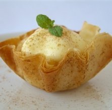 Espuma de crema catalana con tulipanes de pasta fil·lo