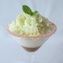 Espuma de leche de coco con salsa toffee y nieve de manzana