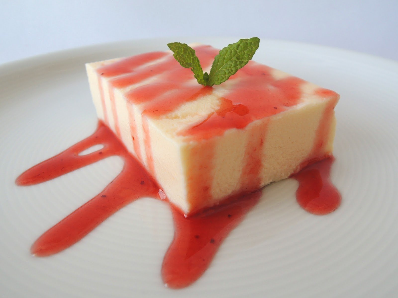 Flam de formatge amb coulis de maduixa