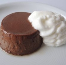 Flam de xocolata amb escuma de iogurt