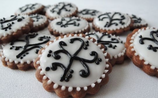 Galletas decoradas en blanco y negro