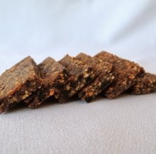 Galletas 'sablé' de aceituna negra y avellana