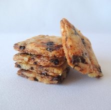 Galletas saladas de parmesano, nueces y dátiles