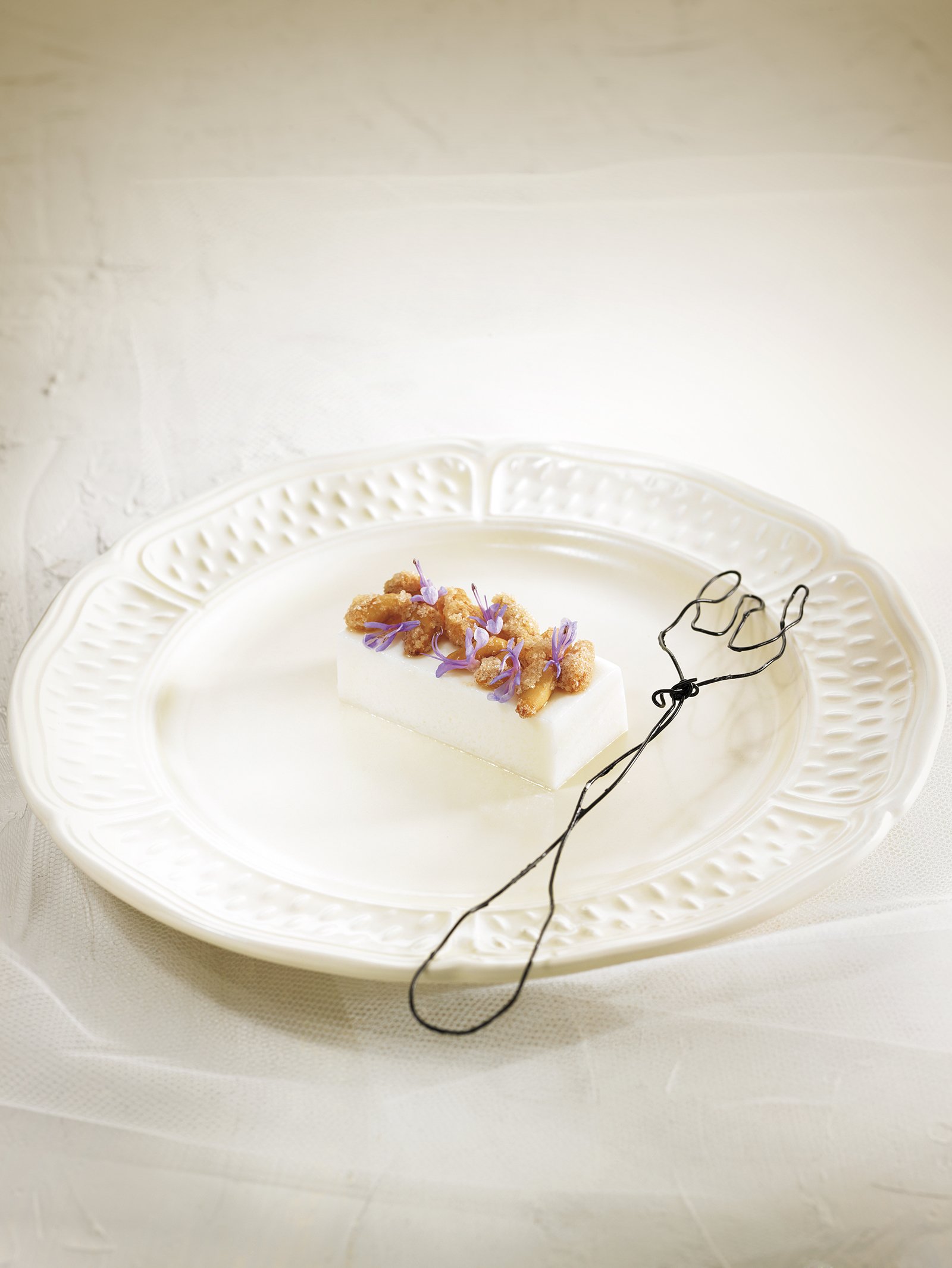 Tarrina de leche piñones