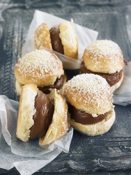 Brioche con mousse de chocolate