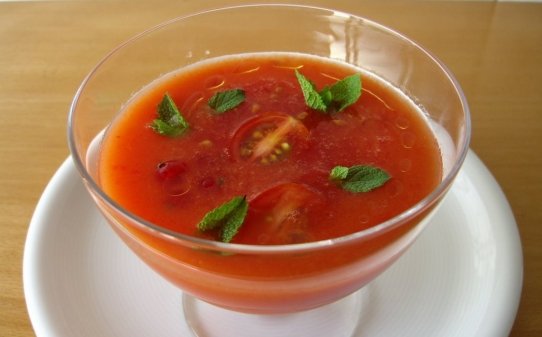 Gazpacho de tomate y fresones