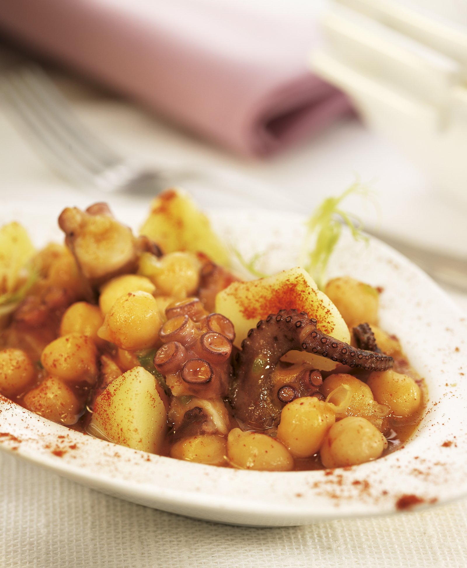 Cassoleta de garbanzos con pop