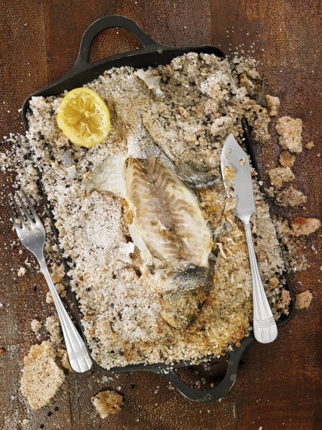 Dorada a la sal, con mezcla de especias