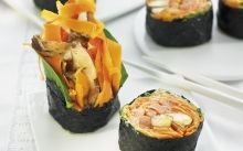 Sushi de pastanaga amb xiitake i crema d''umeboshi' / Becky Lawton