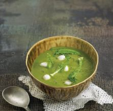 Sopa de espigalls y crema de queso de cabra