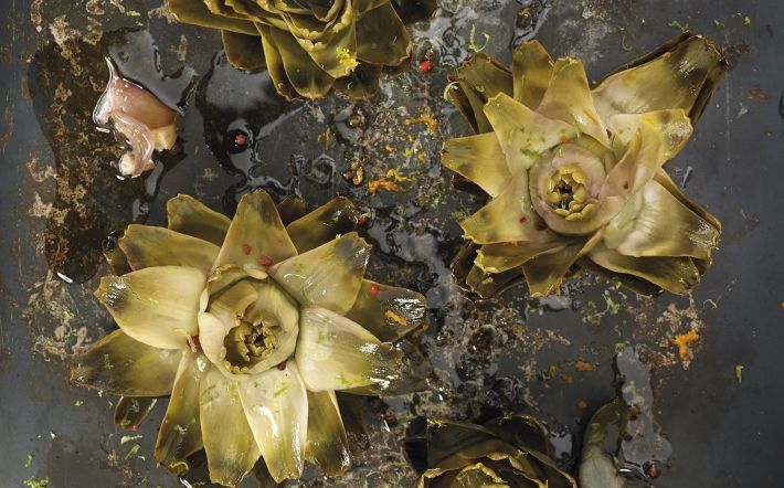 Alcachofas confitadas con aceite aromatitzat con cítricos