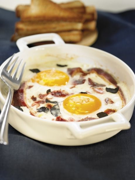 Cazuela de huevos, trufa y jamón