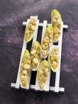 Endivias rellenas de pollo con salsa roquefort