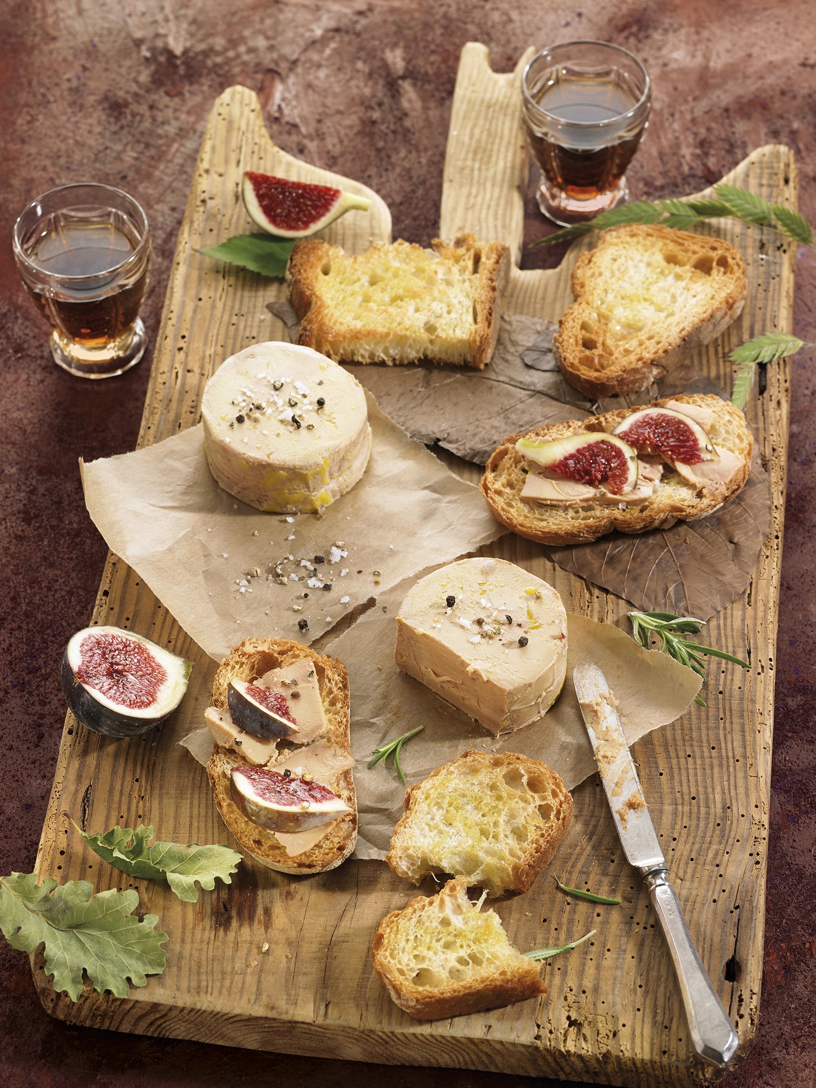 Semicuit de foie con higos y tostadas Semicuit de foie con higos y tostadas