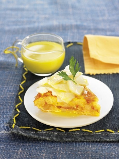 Tortilla de patatas con bacalao al pil-pil