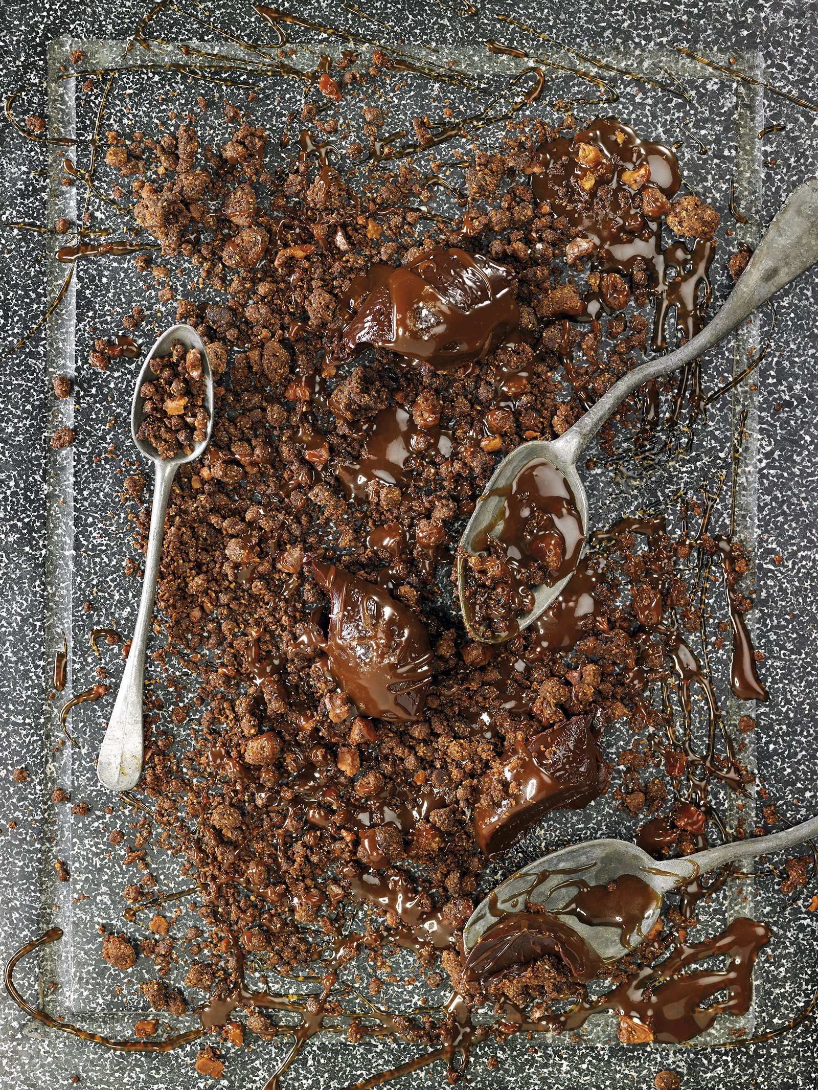 'Crumble' de cacau, toffee salado, trufa de chocolate negro y sal