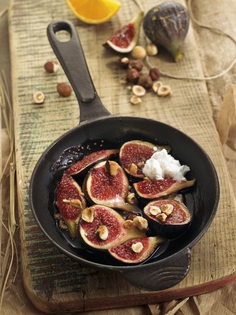 Figues al forn amb taronja i avellanes